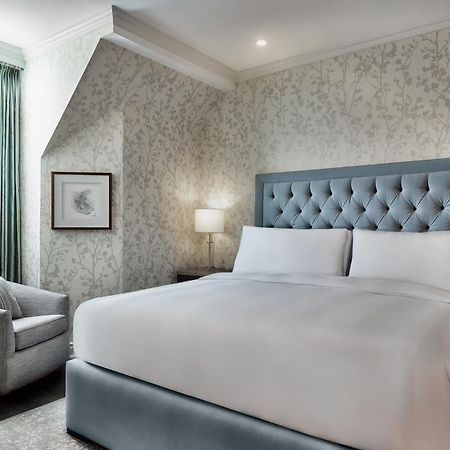 Chateau Vaudreuil Vaudreuil-Dorion Exterior foto A bedroom at the London West Hollywood