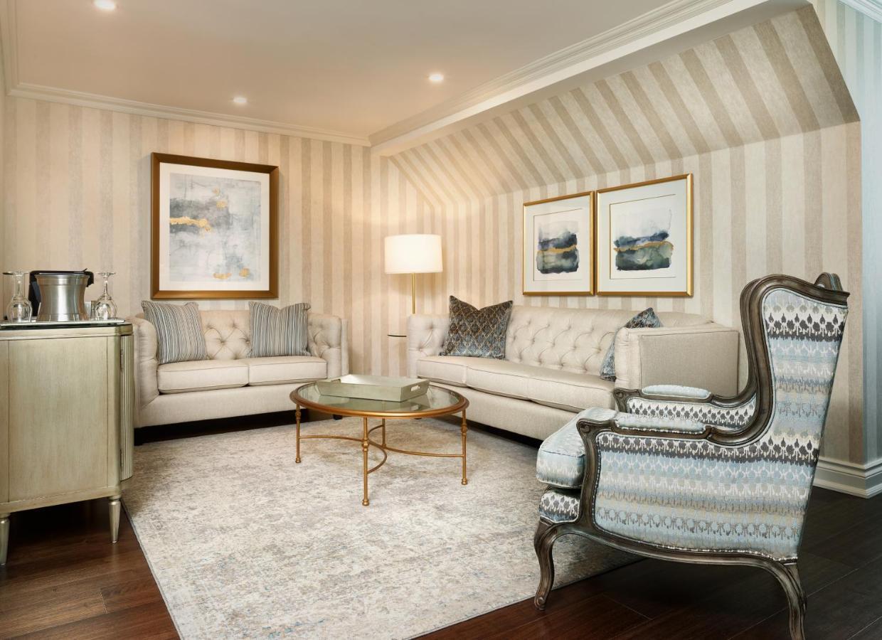 Chateau Vaudreuil Vaudreuil-Dorion Exterior foto A suite at the Ritz-Carlton, Boston