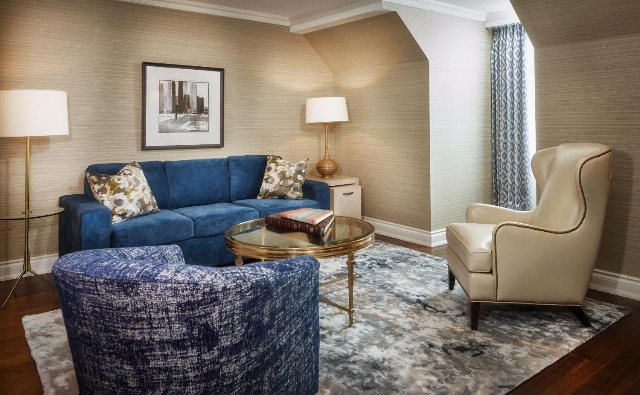 Chateau Vaudreuil Vaudreuil-Dorion Exterior foto A living room at the Ritz-Carlton, Boston