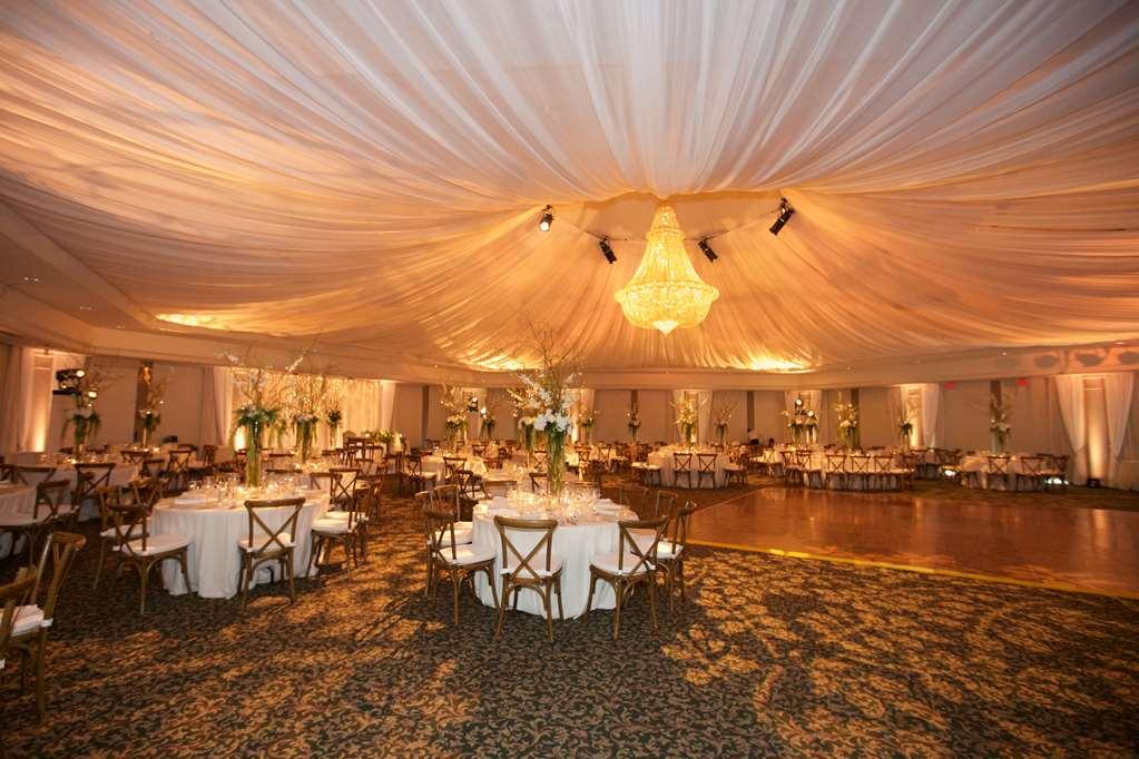 Chateau Vaudreuil Vaudreuil-Dorion Exterior foto The tent at the Ritz-Carlton, Laguna Niguel