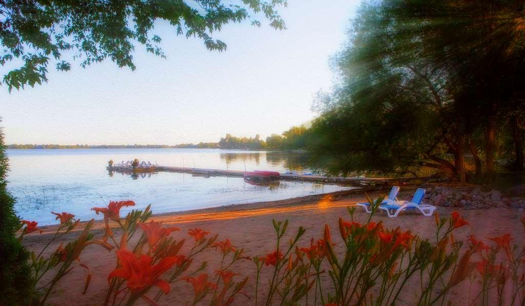 Chateau Vaudreuil Vaudreuil-Dorion Exterior foto Sunset at Lake Nokomis