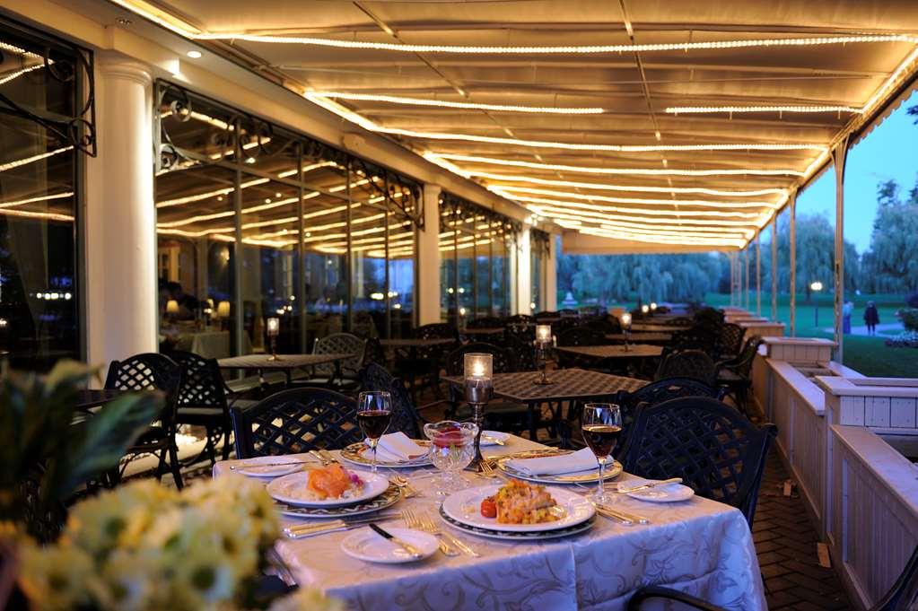 Chateau Vaudreuil Vaudreuil-Dorion Exterior foto The restaurant
