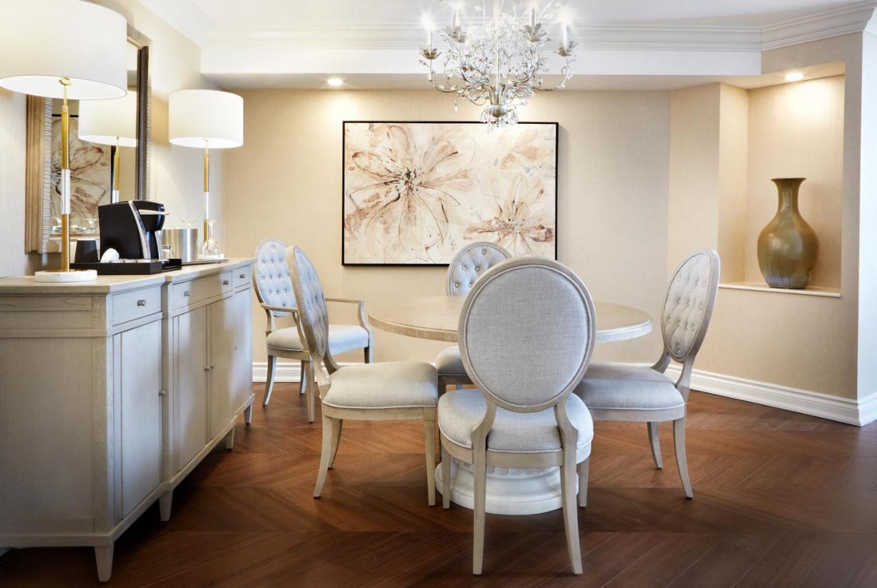 Chateau Vaudreuil Vaudreuil-Dorion Exterior foto A dining room at The Ritz-Carlton, Boston