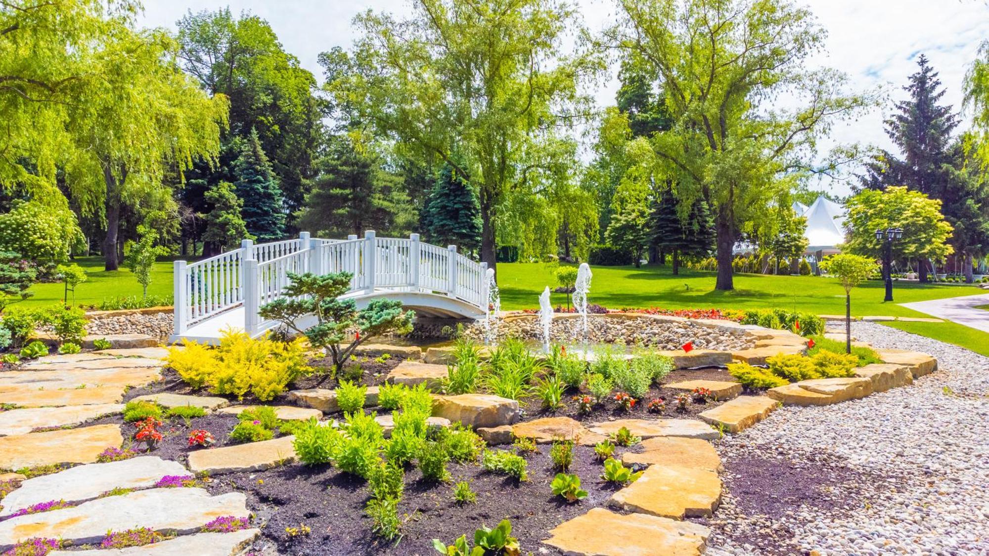 Chateau Vaudreuil Vaudreuil-Dorion Exterior foto The gardens at the center