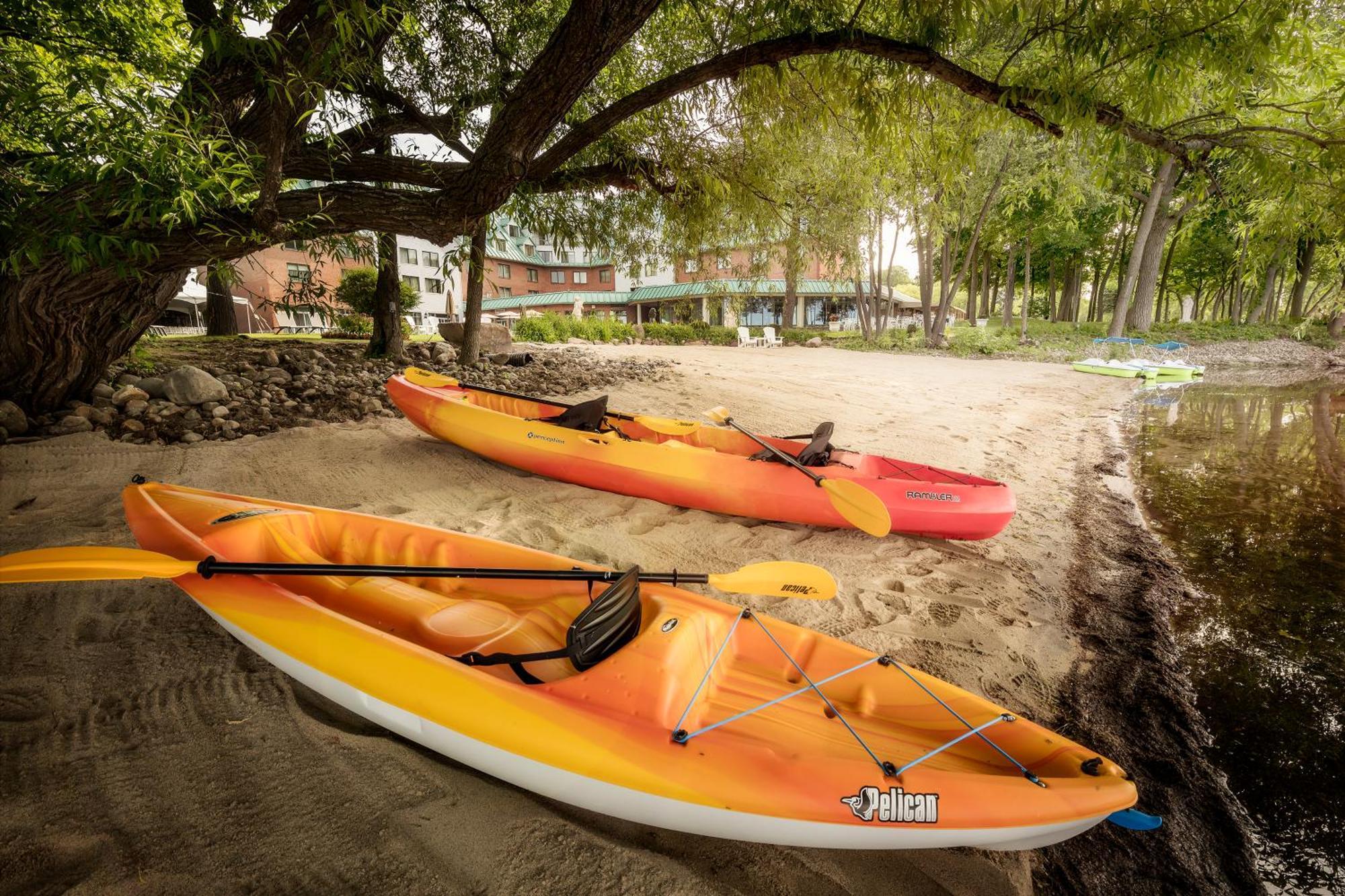 Chateau Vaudreuil Vaudreuil-Dorion Exterior foto Pelican Kayaks